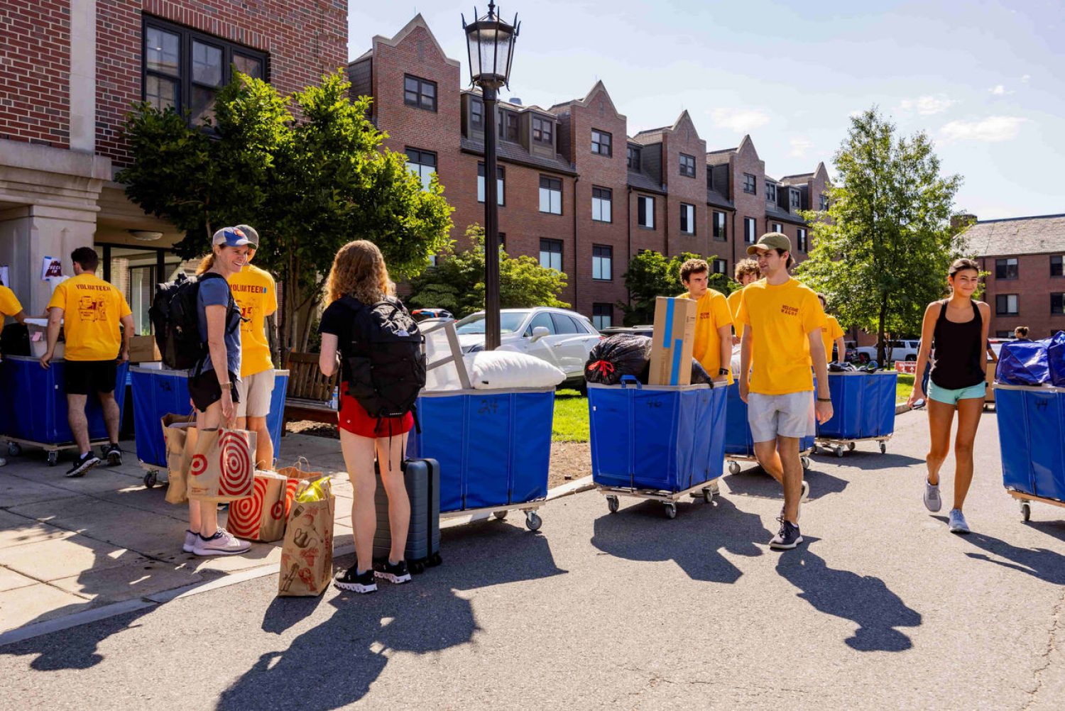 Welcome Wagon Members Assisting with Upper Campus Move-In