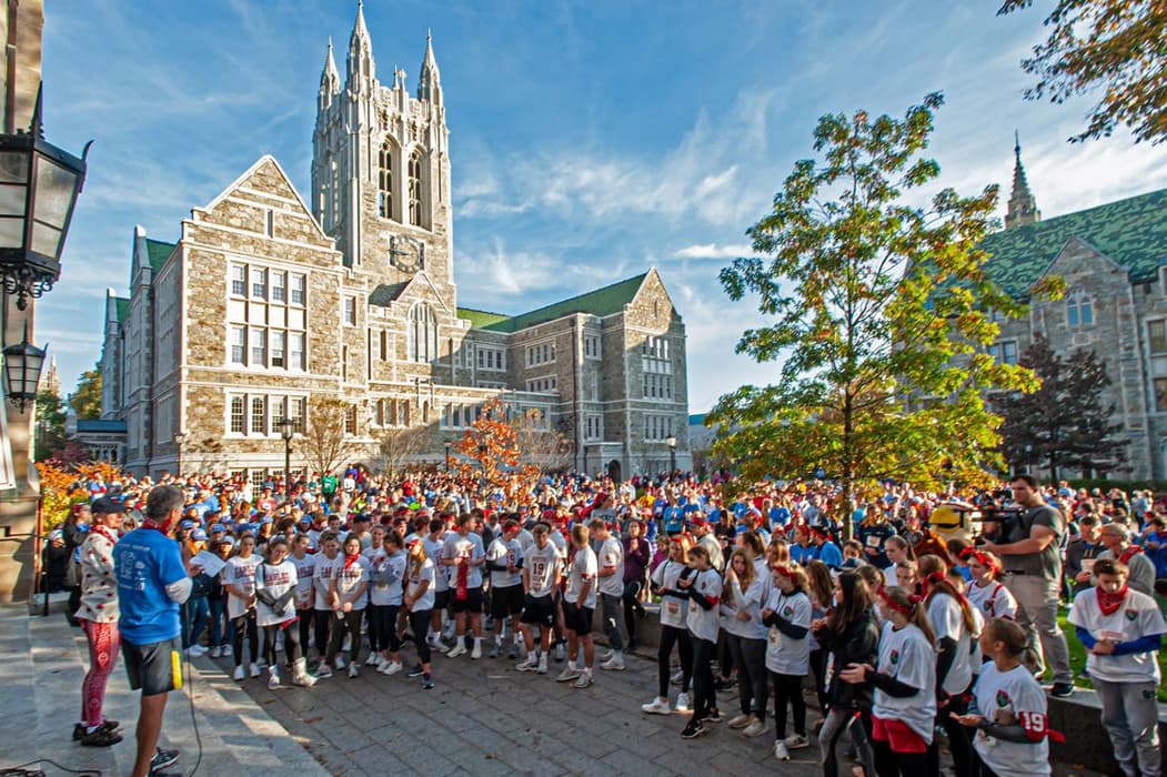 crowd of runners on the BC quad before the race