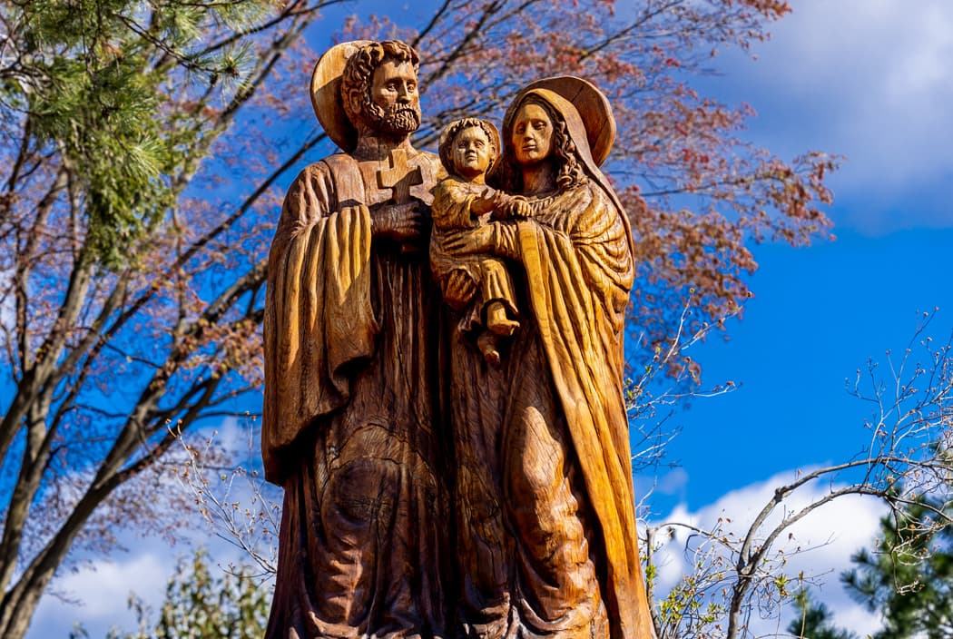 sculpture in wood of the Holy Family